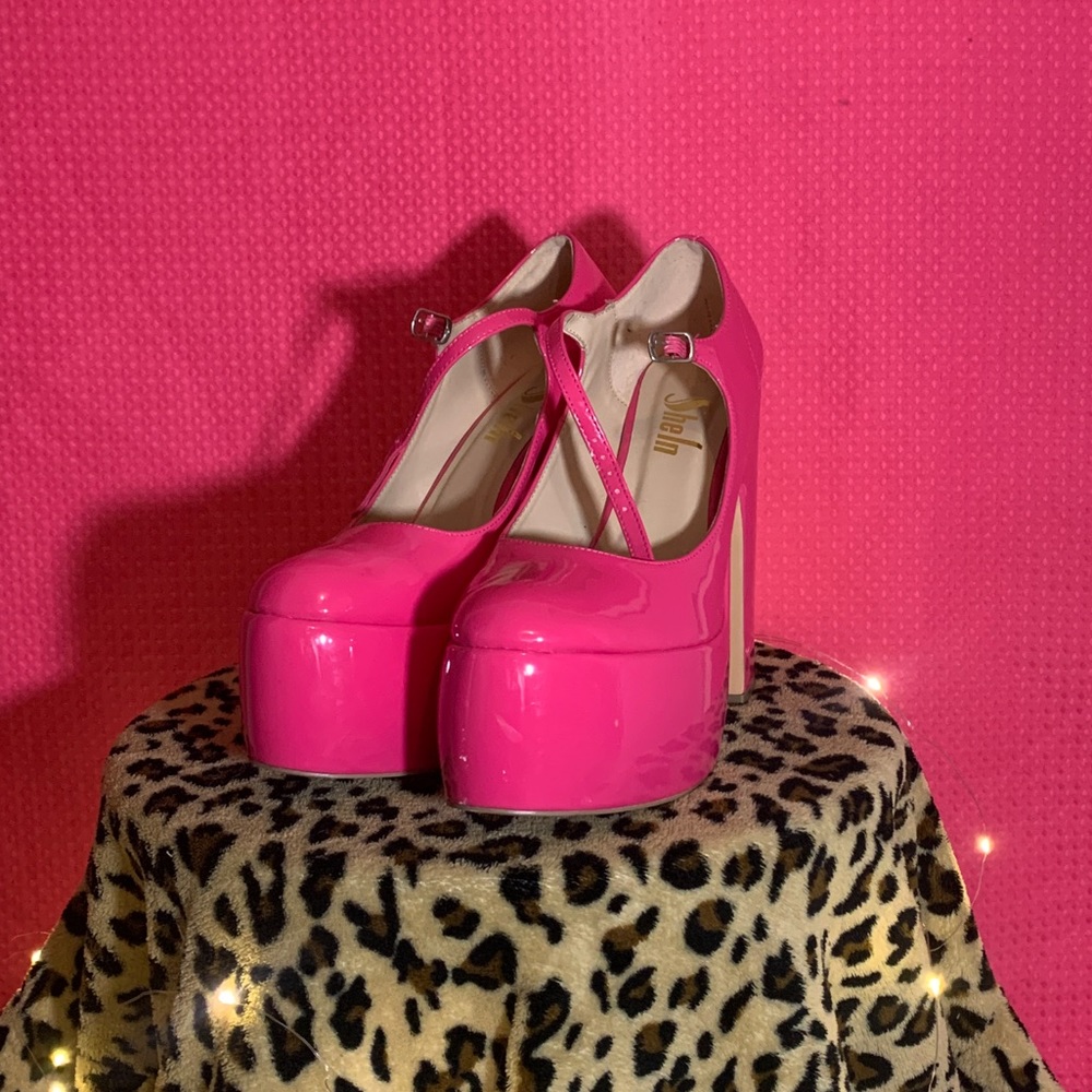 COPY - Size 10 lady’s hot pink chunky heels